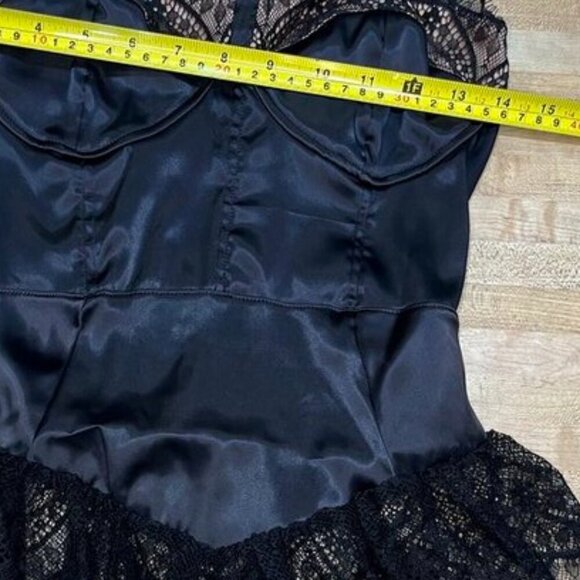 Sultry Satin & Lace Bustier Top – NWOT- Estimated Size S – MSRP $79 - Picture 10 of 14